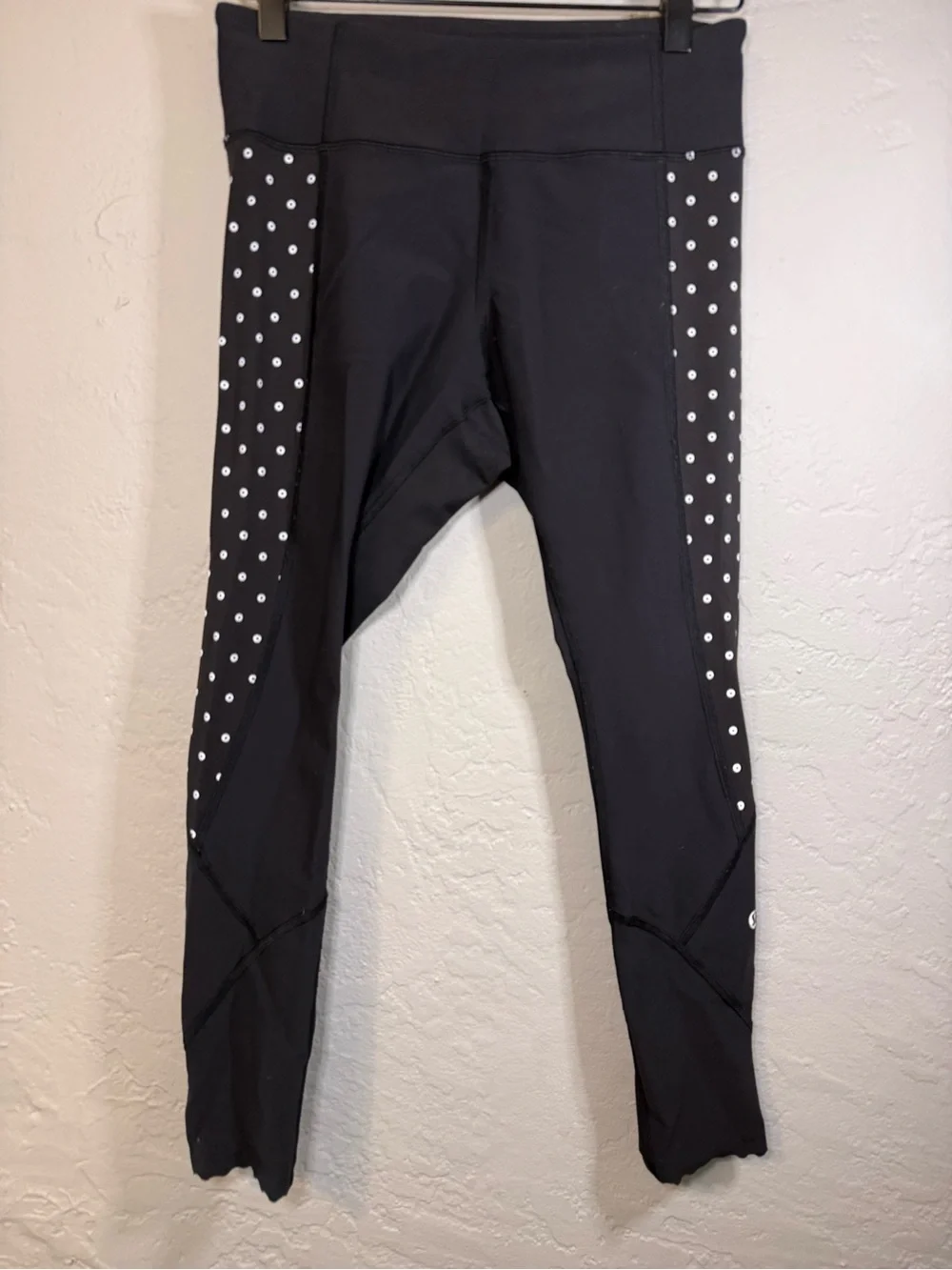 Lululemon Tight Stuff Black / reflective Dot Black  Leggings Size 6